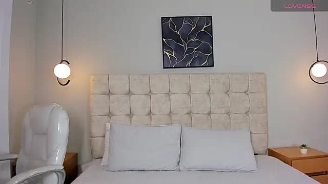 Mia_dolls18 live cam on Stripchat