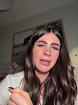 aus_queen live cam on Stripchat