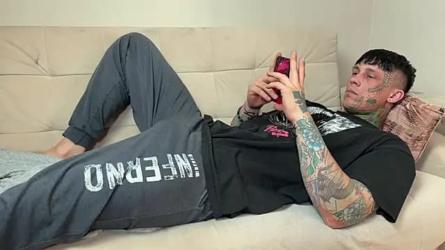 Anubisgods live cam on Stripchat