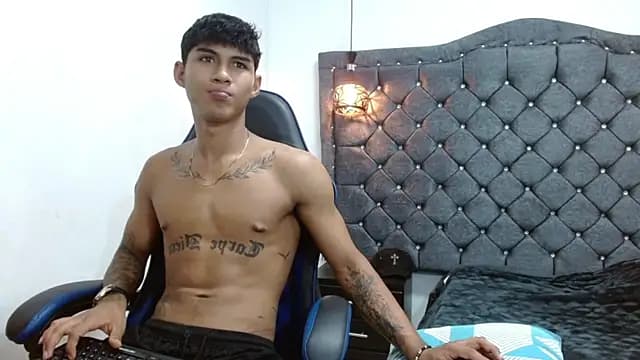 luka_big18 live cam on Stripchat