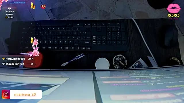 valeria_19x live cam on Stripchat