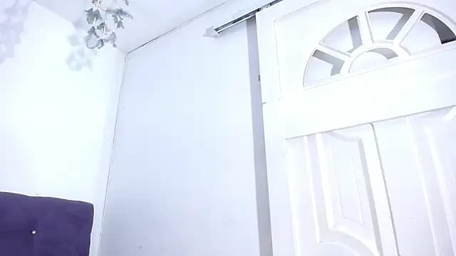 Squirter_pussybomb live cam