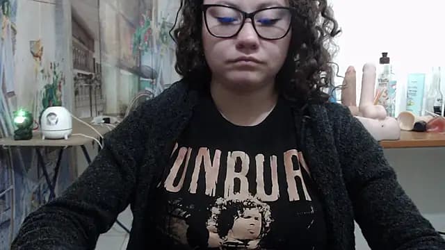 curly_greeneyed live cam