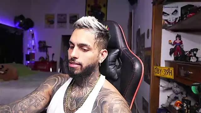 logan_hugh8 live cam