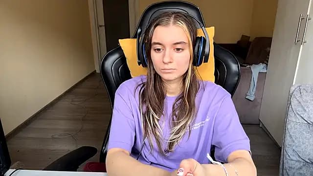 PluralPalaver live cam