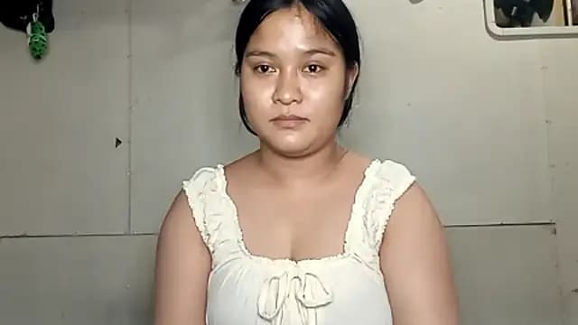 BrandeePhatdouang live cam