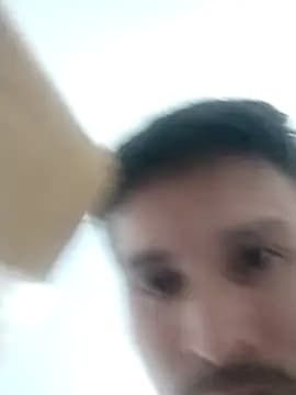 Joelcio19cm live cam on Stripchat