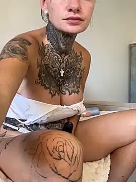 MiaRoux66 live cam on Stripchat