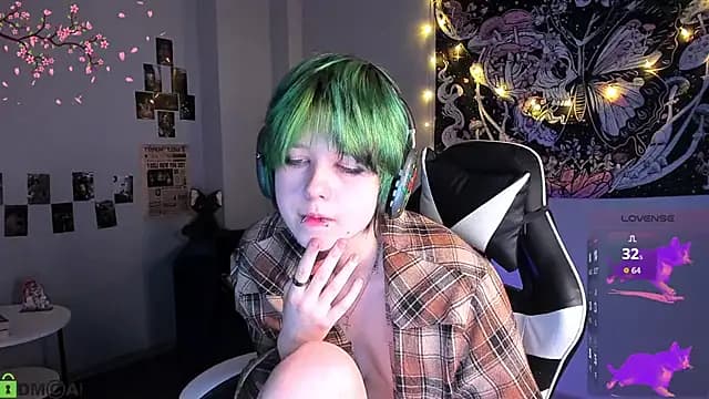 LittleKittenStar live cam