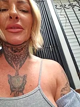 TravelMommyBlair live cam