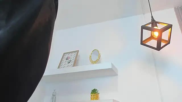 IsabellaMonet live cam