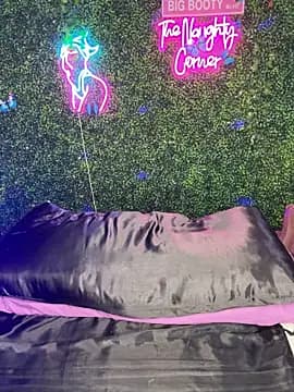 RenaThickAss live cam