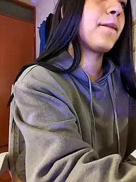 FallsForHerSmile live cam