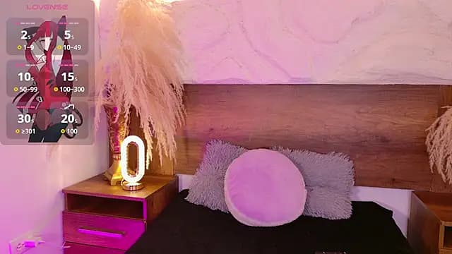 lara_curly live cam on Stripchat