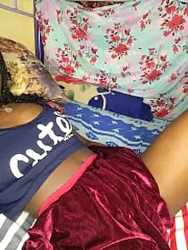 NicRaisaa live cam on Stripchat