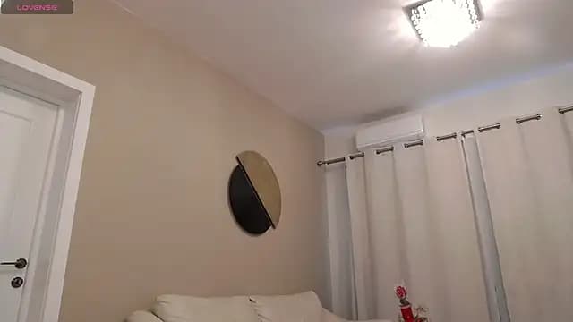 ClaraBarnezz live cam on Stripchat