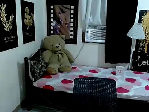 UrhotGoddess live cam on Stripchat