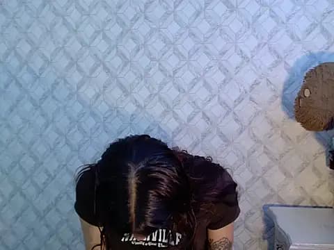 Emma-Wilson live cam on Stripchat