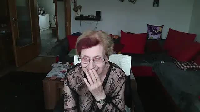 HeisseomaOriginal live cam on Stripchat