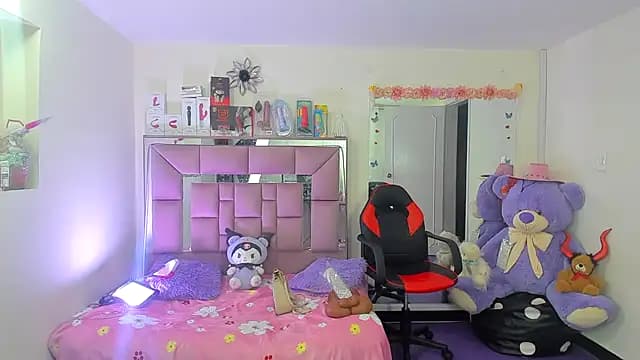 CataleyaHot_132 live cam on Stripchat