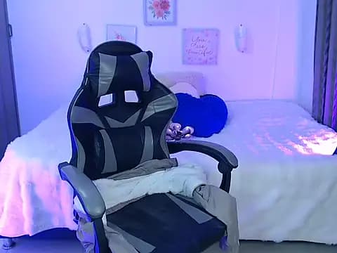 Samanta_777 live cam on Stripchat