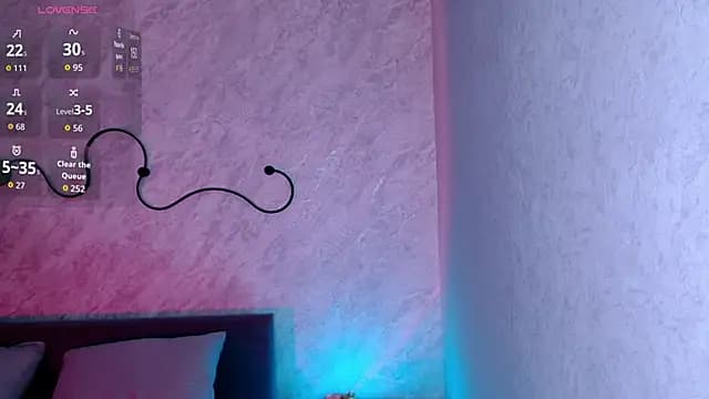 LulyDOLL live cam on Stripchat