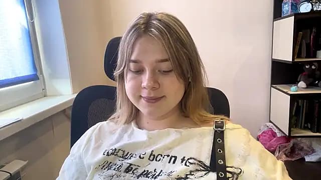 TomikoPfau live cam on Stripchat