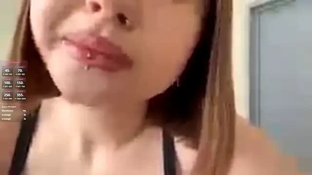 PledHoly live cam on Stripchat