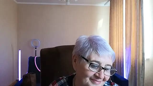 Sandra_Snowflake live cam on Stripchat