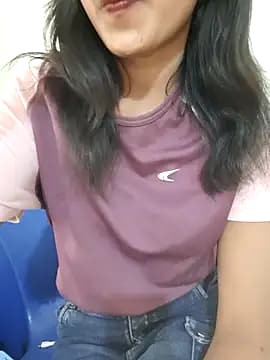 Navya67 live cam on Stripchat