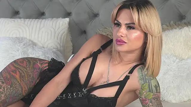 TiffanyMaze live cam on Stripchat