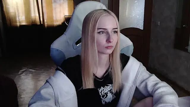 Cutti_Crystal live cam on Stripchat