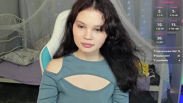 EmilyChaves live cam