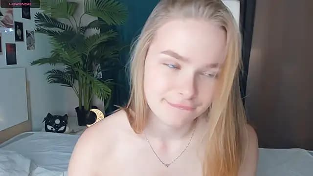 Icehoneybyte live cam