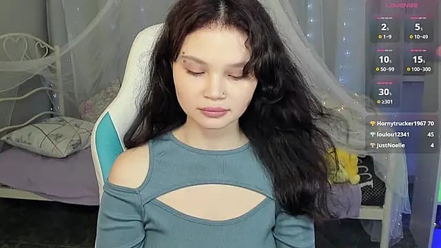 EmilyChaves live cam on Stripchat