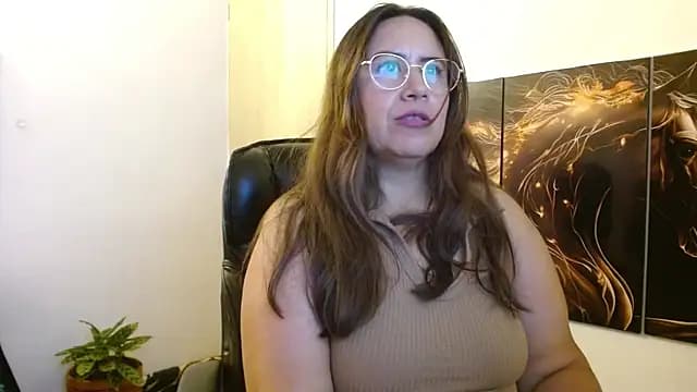 amalia_brunette live cam on Stripchat