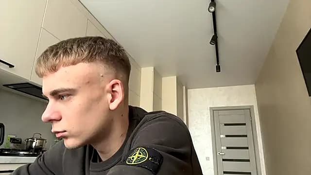 SoloFury live cam on Stripchat