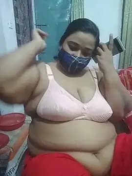 momo_loves live cam on Stripchat