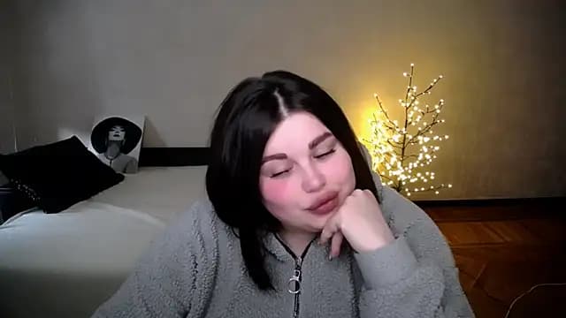 Emily_Mo live cam on Stripchat