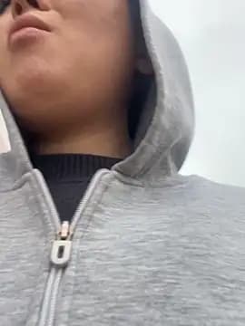 Sarah2127 live cam on Stripchat