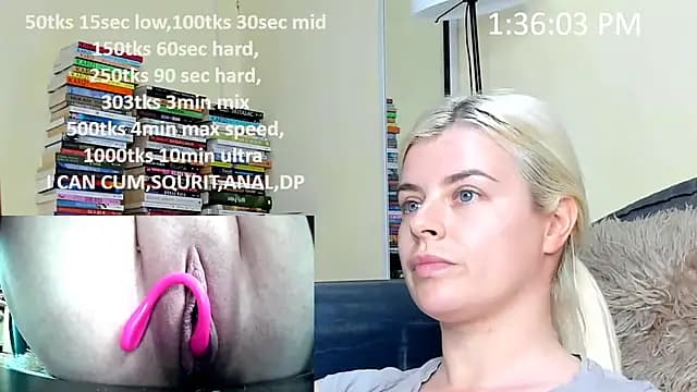 queenofthenighttt live cam on Stripchat