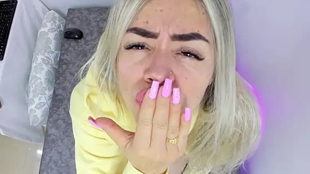 Luna_Marquez live cam on Stripchat