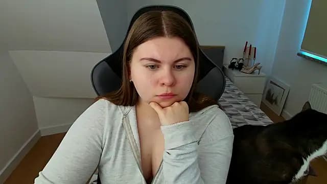 AbbyLuxee live cam on Stripchat