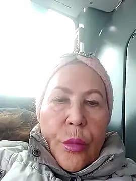 Hottie-Mom live cam on Stripchat