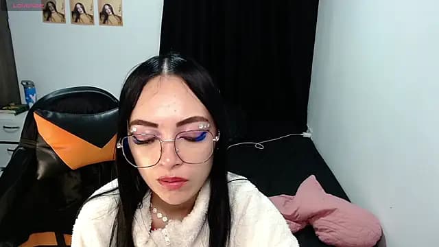 Victoria_Piercee1 live cam on Stripchat