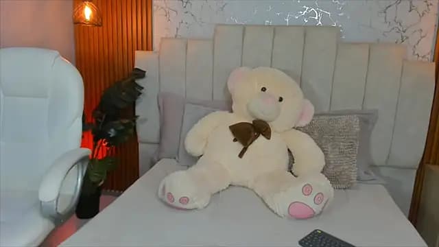 EmaBakker live cam on Stripchat