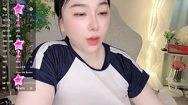 Liz-nn live cam on Stripchat