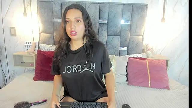 jade_roux live cam on Stripchat