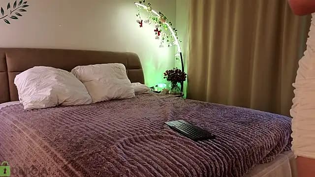 Eva_Natsumi live cam on Stripchat