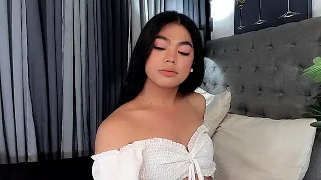 AsianHugecockAnna live cam on Stripchat